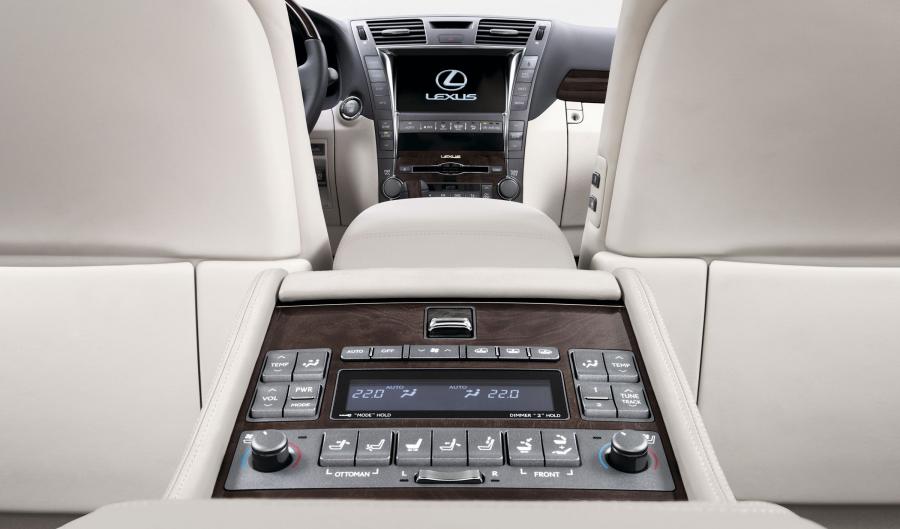  Lexus LS600h L 2007 года  (фото 41 из 224)